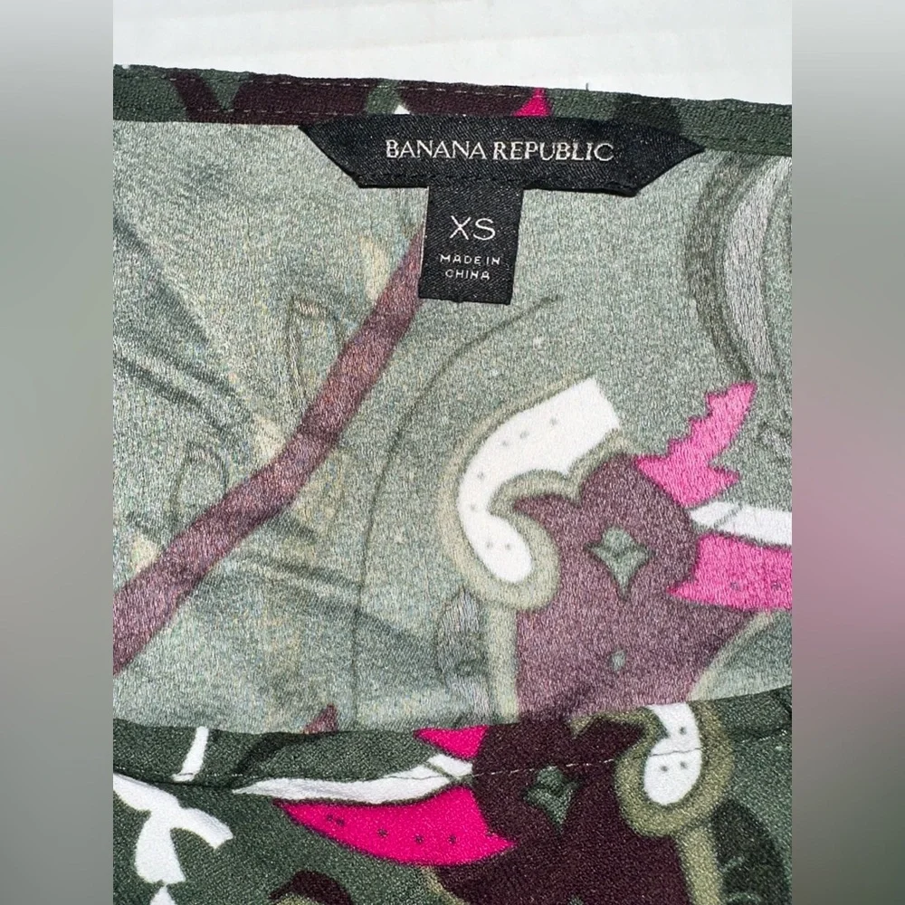 Banana Republic Women’s Top Size XS Multicolored‎ Paisley Print Retro Vibe